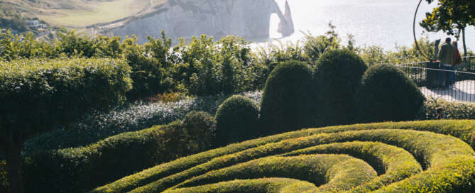Les Jardins d'Étretat : vue sur l'Aiguille creuse © Clara Ferrand
