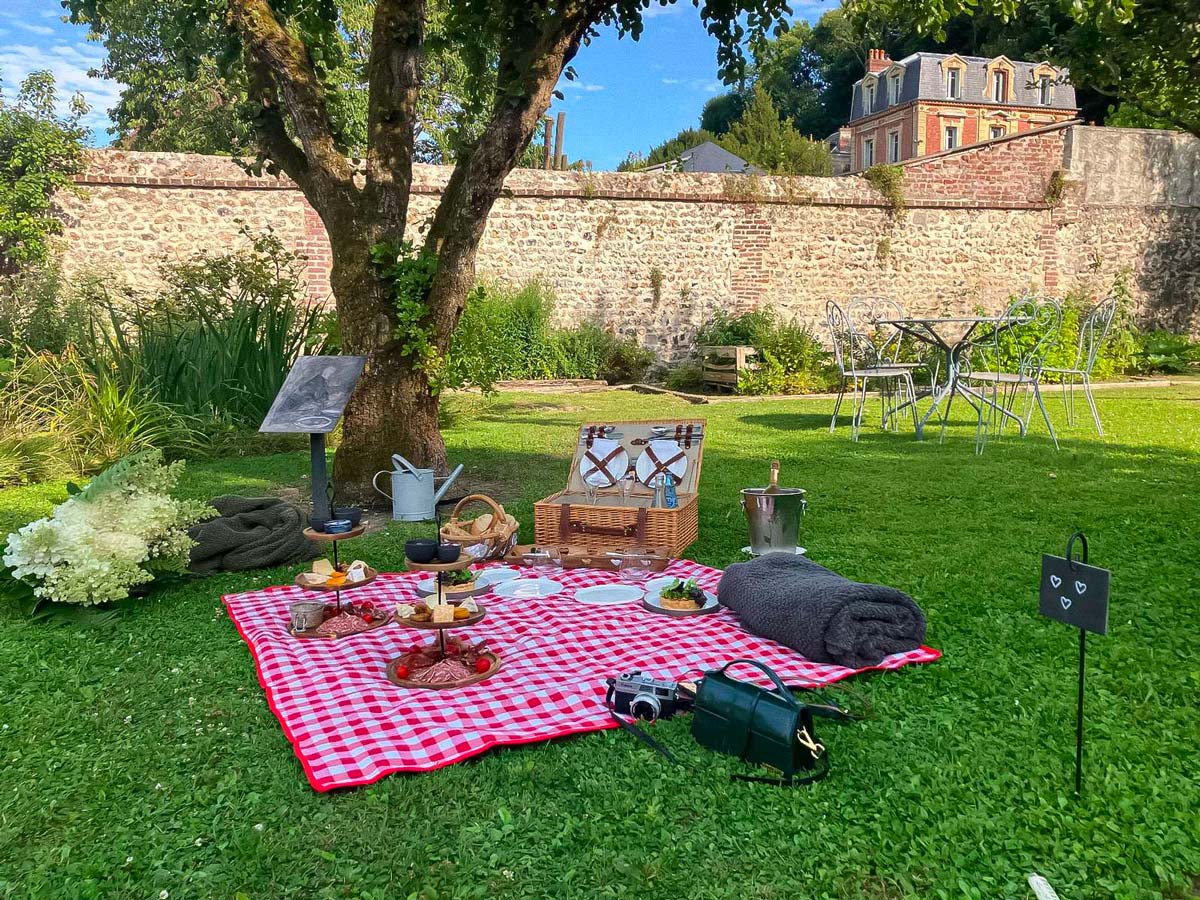 Pique-nique impressionniste à la Ferme Saint Siméon (Honfleur) dans le cadre de l'opération Monet Gourmet